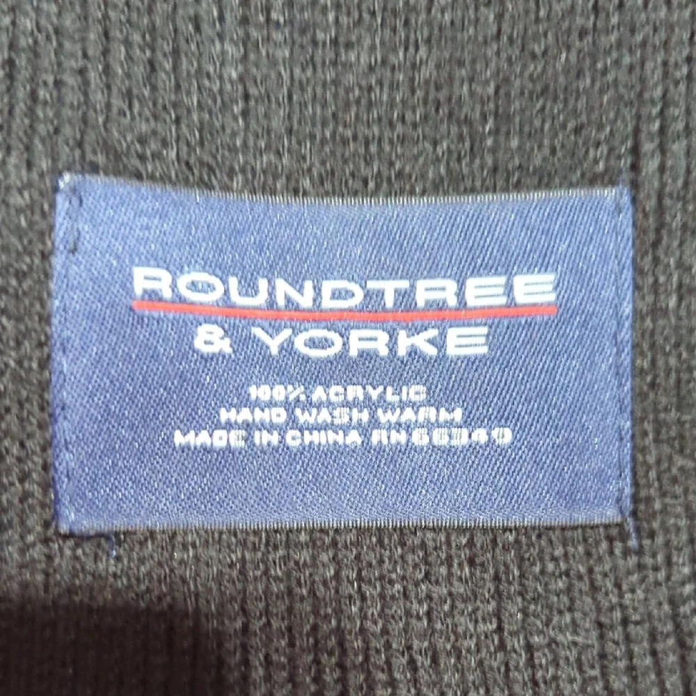 Roundtree & Yorke Elegant Black Men's Scarf